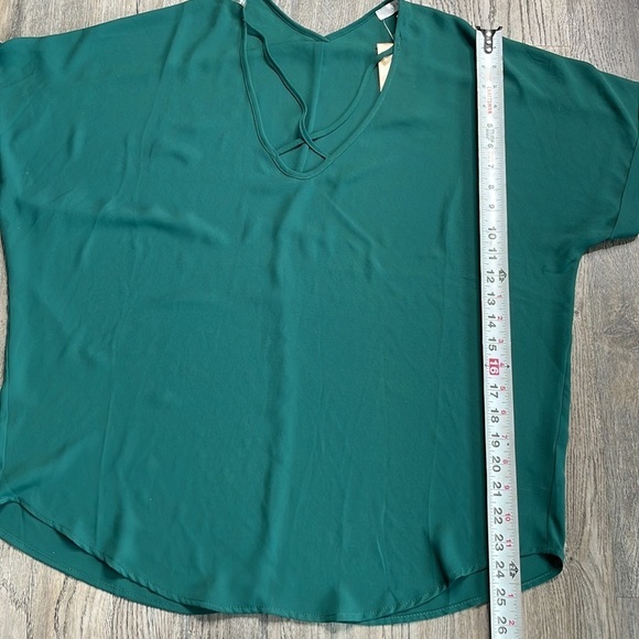 Lush NWT Women’s criss cross v neck top, size large. - Picture 9 of 10